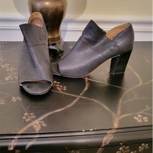 BLACK ADAM TUCKER  SHOES